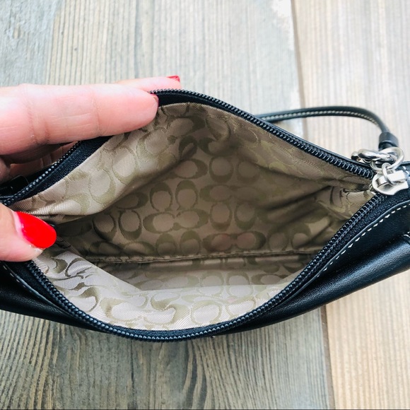 Coach black leather wristlet - Picture 7 of 9